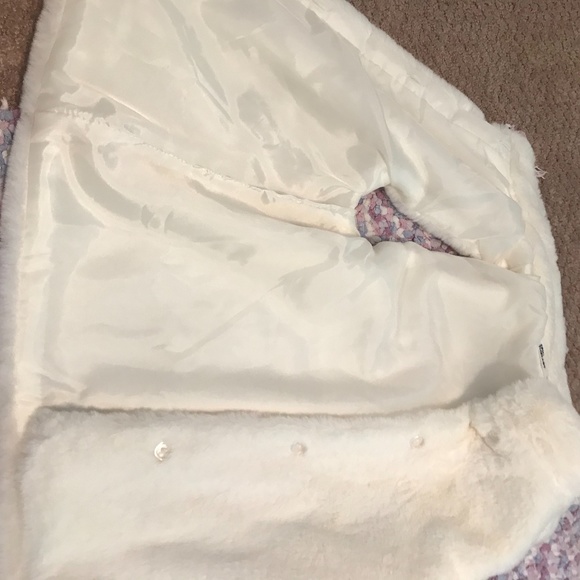 Fuzzy white button vest - Picture 2 of 2